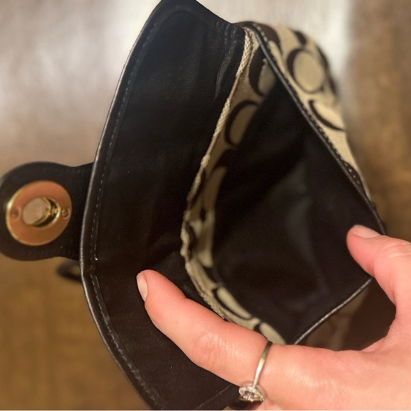 Y2K Coach Tan and Brown Signature Wristlet - Picture 3 of 10